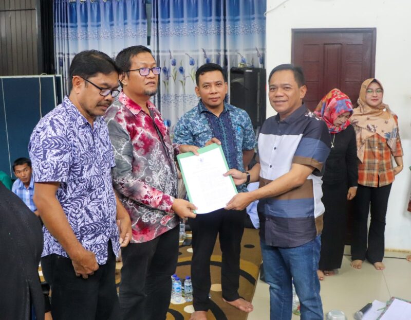 54 Aparatur Sipil Negara (ASN) menerima SK Bupati