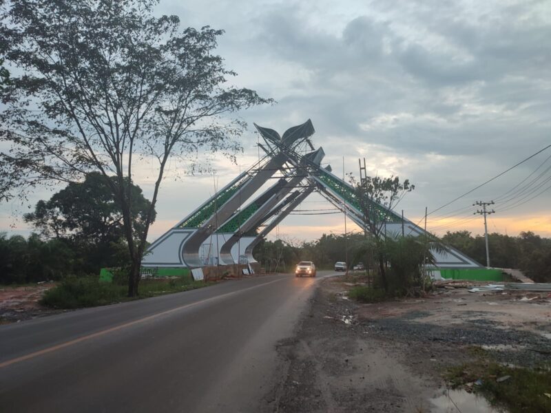 Gerbang Perbatasan Satu Kabupaten Tanah Bumbu