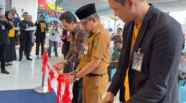 Gunting Pita ! Pemkab Tanbu Resmikan Bank Mandiri KCP Pagatan
