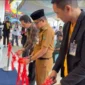 Gunting Pita ! Pemkab Tanbu Resmikan Bank Mandiri KCP Pagatan