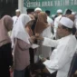 Bupati Tanah Bumbu Beri Hadiah Santriwati Lulusan Terbaik dan Hafal Quran 5 Juz