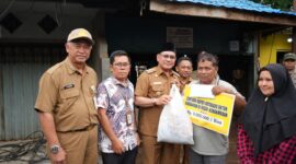 Bupati Kotabaru Serahkan Bantuan Dan Tinjau Lokasi Kebakaran Pasar Kemakmuran