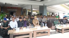 Asisten I Hadiri Apel Pergeseran Pasukan Pengamanan TPS Ops Mantap Intan Praja Pemilu 2024