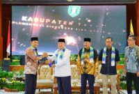 Penyerahan DIPA dan TKD Tahun Anggaran 2025, Tanah Bumbu Raih Penghargaan Siskeudes Terbanyak se-Kalsel Tahun 2024