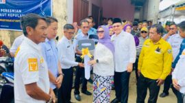 Secara Simbolis Bupati Kotabaru Serahkan Mobil Operasional Kades
