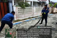 Petugas Damkar Tanah Bumbu Berhasil Evakuasi Ular Sanca