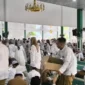 Bupati Tanah Bumbu Bagikan Al-Qur’an dan Gelar Dzikir Bersama dalam Serambi Madinah
