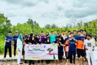 SMAN 1 Kusan Hilir dan Politeknik Batulicin Tanam Pohon Bakau untuk Pelestarian Lingkungan