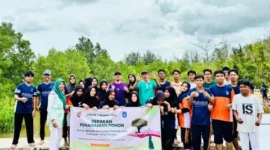 SMAN 1 Kusan Hilir dan Politeknik Batulicin Tanam Pohon Bakau untuk Pelestarian Lingkungan