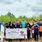 SMAN 1 Kusan Hilir dan Politeknik Batulicin Tanam Pohon Bakau untuk Pelestarian Lingkungan