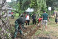 Masyarakat Desa Talusi bersama Satgas TMMD Ke-123 Kodim 1004 Kotabaru Gelar Gotong Royong Pembersihan Lingkungan Mesjid