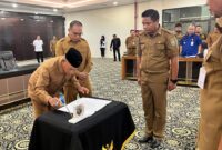 Bupati Kotabaru Menandatangai Piagam Audit Internal
