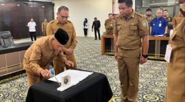 Bupati Kotabaru Menandatangai Piagam Audit Internal