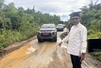 Wabup Kotabaru Tinjau Jalan Rusak di Kecamatan Sampanahan