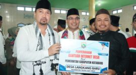 Safari Ramadhan, Wakil Bupati Kotabaru Berikan Bantuan Untuk Dua Kecamatan