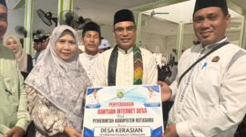 Wabup Kotabaru Kembali Salurkan Bantuan di Safari Ramadhan Pulau Laut Selatan