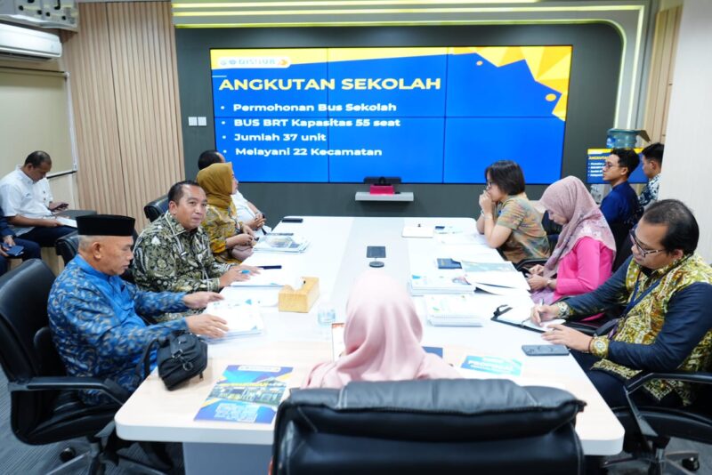Tingkatkan Sektor Transportasi,
Bupati Kotabaru Sambangi Kementrian Perhubungan RI