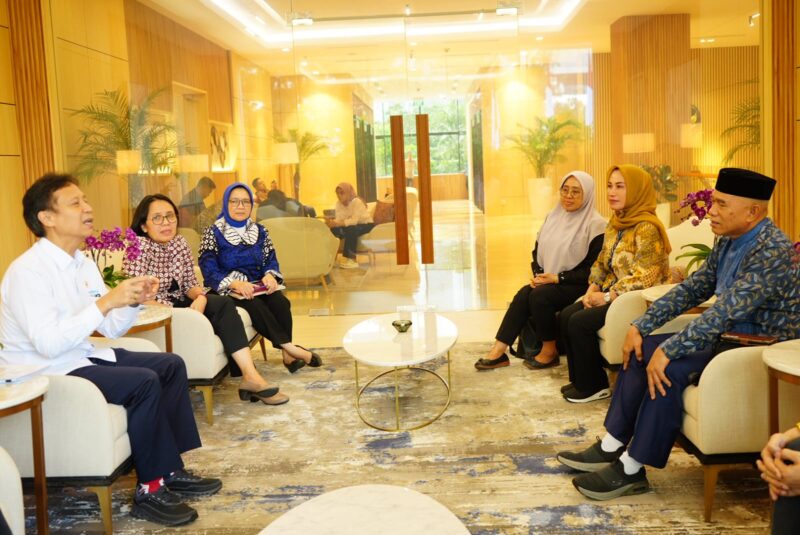 Upayakan Layanan dan Pengembangan Fasilitas Kesehatan, Bupati Kotabaru Temui Menteri Kesehatan
