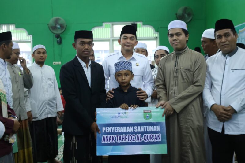 Safari Ramadhan di Mantewe, Bupati Andi Rudi Latif Berikan Bantuan kepada Anak-anak Tahfidz Al-Qur'an dan Kaum Masjid