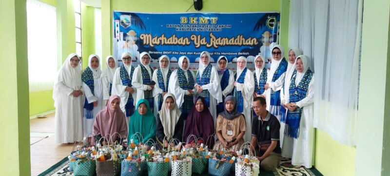 BKMT Kotabaru Bagikan Puluhan Paket Sembako