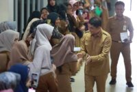 Pertemuan yang Mengharukan Bu Guru Sawiah dan Momen Berkesan Bersama Bupati Tanah Bumbu