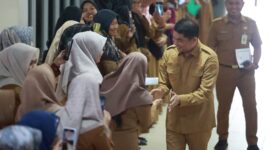 Pertemuan yang Mengharukan Bu Guru Sawiah dan Momen Berkesan Bersama Bupati Tanah Bumbu