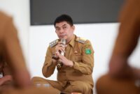 Perbaikan Kantor Bupati, Bang Arul Pimpin Rapat Koordinasi Camat di Ruang Terbuka