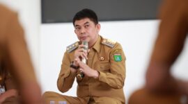 Perbaikan Kantor Bupati, Bang Arul Pimpin Rapat Koordinasi Camat di Ruang Terbuka