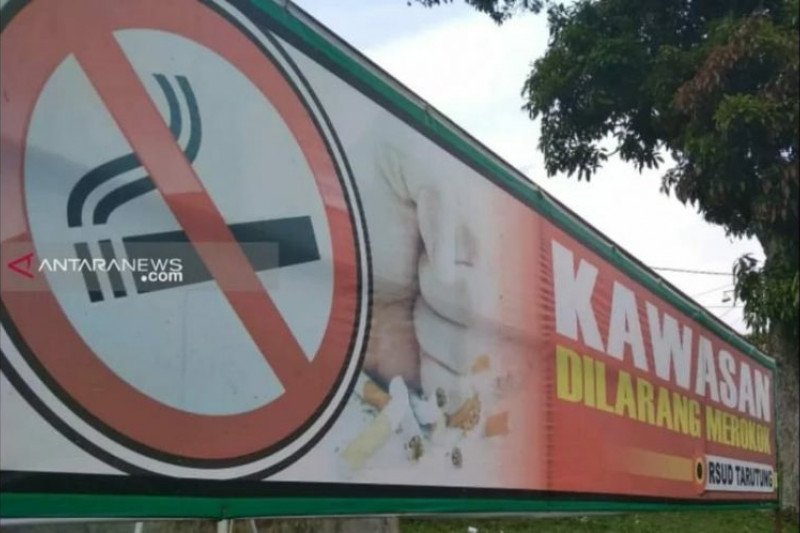 Bupati Kotabaru Tegas Berlakukan Kawasan Tanpa Rokok untuk Lindungi Kesehatan Publik/ANTARA