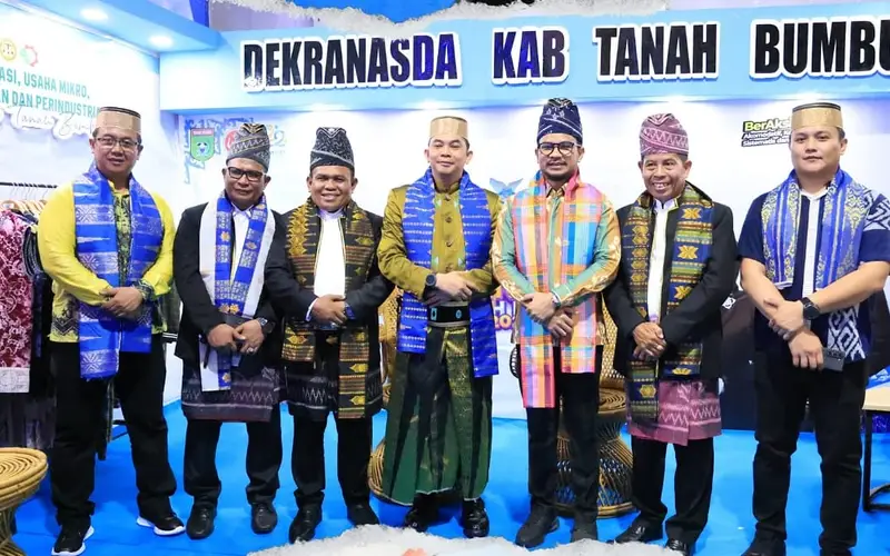 Wakil Ketua I DPRD Tanah Bumbu Hadiri Pembukaan Pesona Budaya Mappanre Ri Tasi’e dan Expo Tanah Bumbu 2025