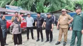 DPRD Tanah Bumbu Tinjau Jalan Rusak di Satui, Warga Harap Perbaikan Segera Terealisasi
