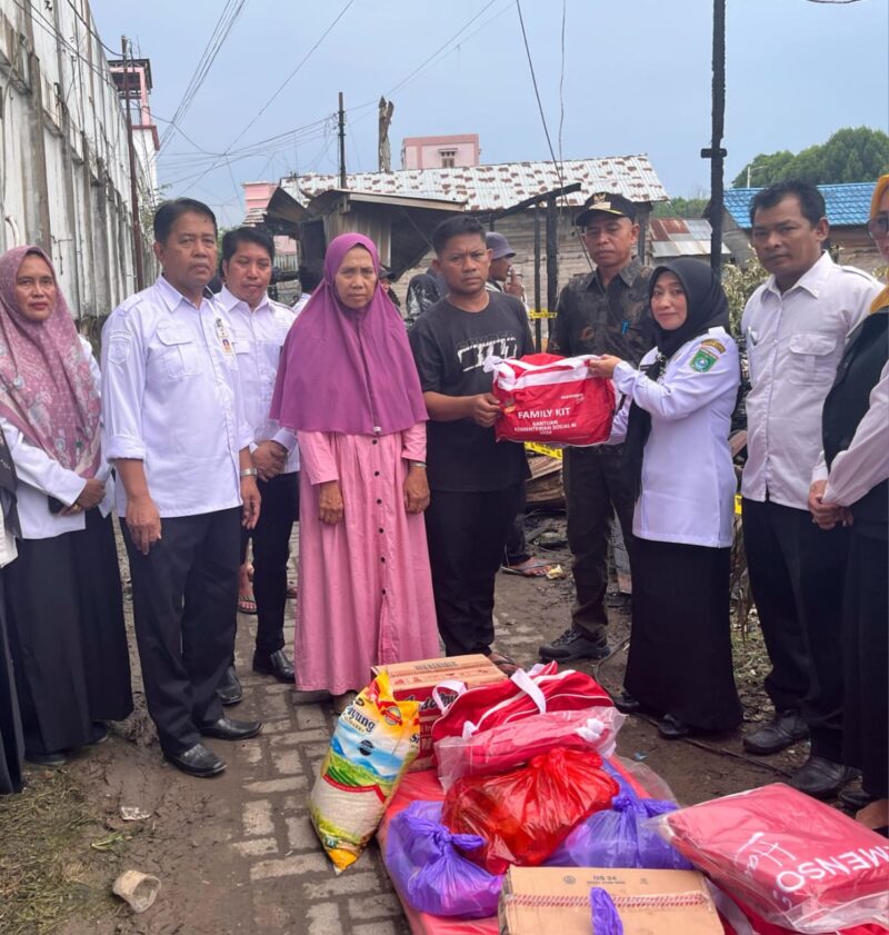 Pemkab Tanah Bumbu Salurkan Bantuan untuk Korban Kebakaran di Simpang Empat