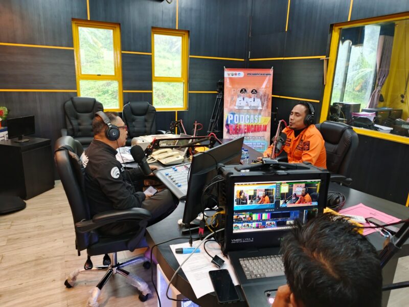 BPBD Kotabaru Edukasi Masyarakat Melalui Podcast Radio Gema Saijaan