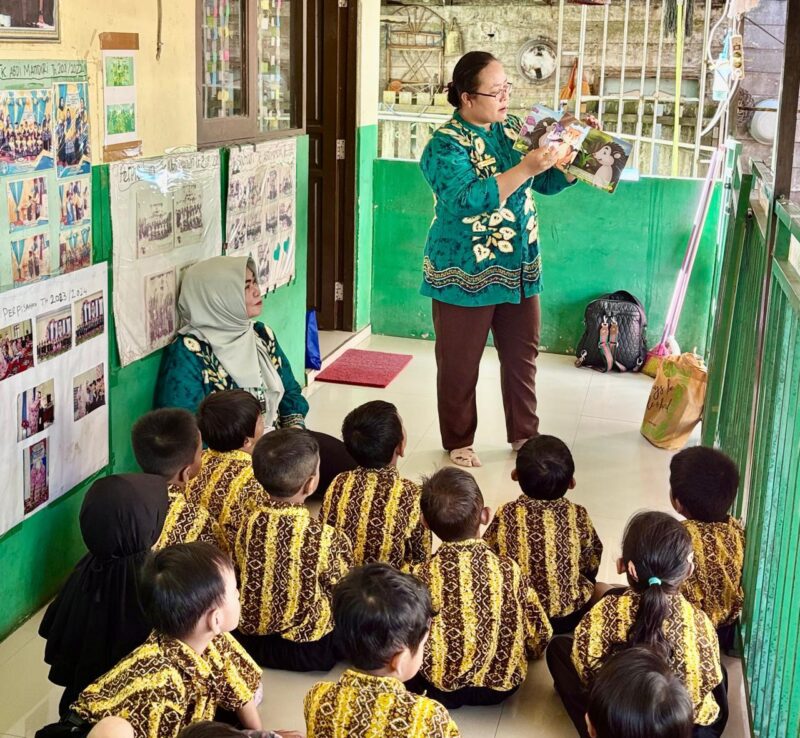Dispersip Kotabaru Tanamkan Karakter Anak Melalui Dongeng