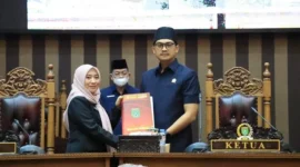 DPRD Tanah Bumbu Terima Dua Raperda dari Pemkab untuk Dibahas Bersama