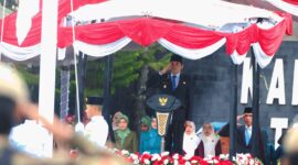 Bupati Andi Rudi Latif Pimpin Harkitnas dan HUT Proklamasi Pemerintahan ALRI Divisi 4 : Semangat Kebangkitan Nasional Tak Padam Meski Diguyur Hujan