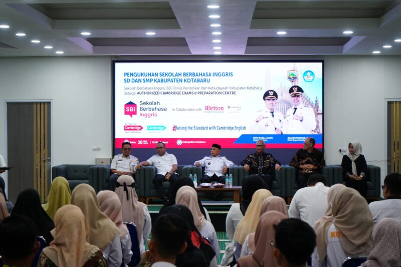 Dorong Mutu Pendidikan, Bupati Kotabaru Kukuhkan Peserta Program Sekolah Berbahasa Inggris untuk SD dan SMP