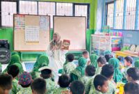 Dongeng “Kungkang yang Suka Membaca” Tanamkan Cinta Buku Sejak Dini di RA NU Darul Ulum