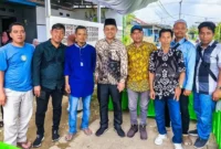 Anggota DPRD Mahruri Terlihat Akrab Berbincang dengan Awak Media di Acara Akikah