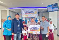 BRI Kotabaru Salurkan Paket Pendidikan untuk Siswa SDN 2 dan SDN 3 Kotabaru Hilir