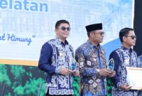 Hari Jadi ke-75 Provinsi Kalsel, Bupati Tanah Bumbu Terima Penghargaan Terbaik ke-2 Capaian Realisasi Investasi Terbesar di Kalsel