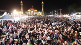 Ribuan Warga Bersatu dalam Shalawat, Bupati Tanbu Pimpin Aksi Tanah Bumbu Bershalawat untuk Keberkahan Bangsa