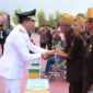 HUT ke-80 RI, Bupati Andi Rudi Latif Serahkan Berbagai Bantuan dan Penghargaan