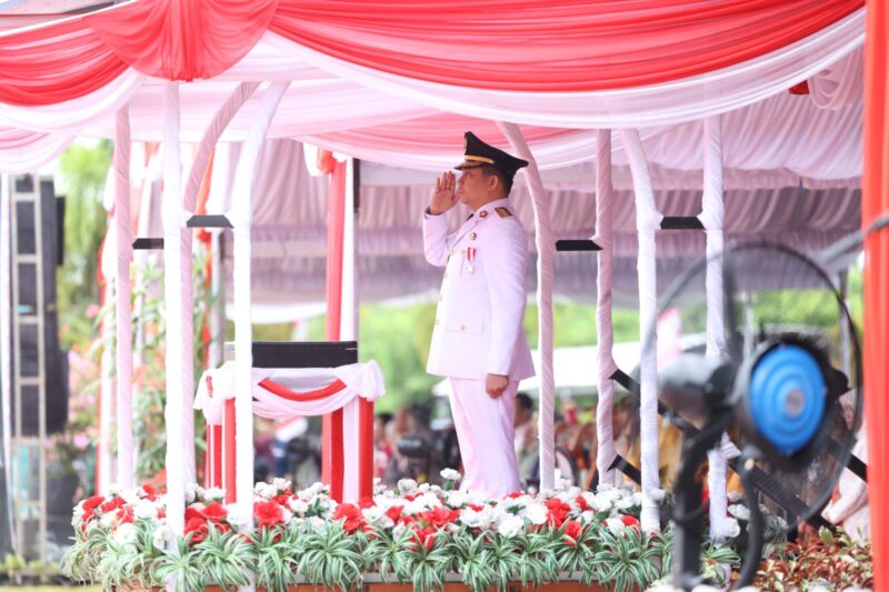 Bupati Andi Rudi Latif Inspektur Upacara HUT ke-80 RI di Tanah Bumbu