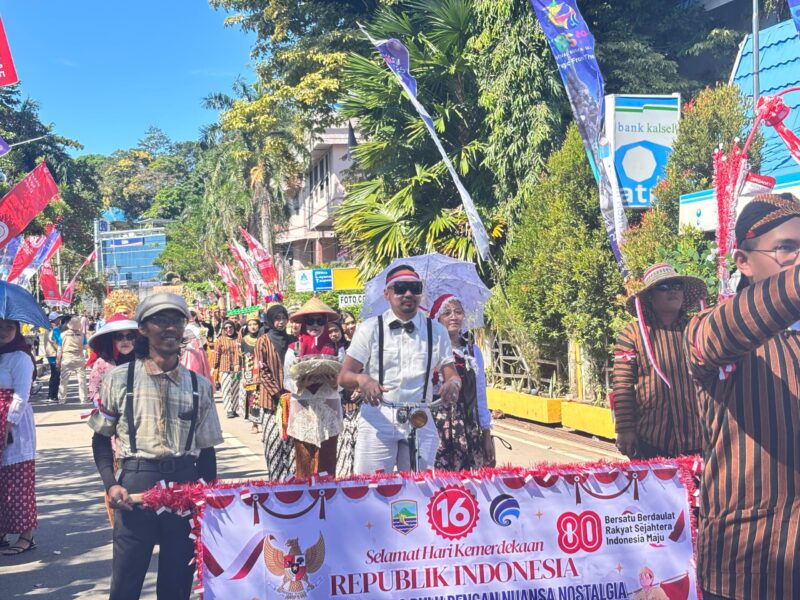 Usung tema Tempo Dulu, Barisan Karnaval Curi Perhatian Masyarakat