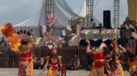 Pemkab Kotabaru Gelar Pawai Budaya dan Atraksi Seni Budaya Rangkaian FBS 2025