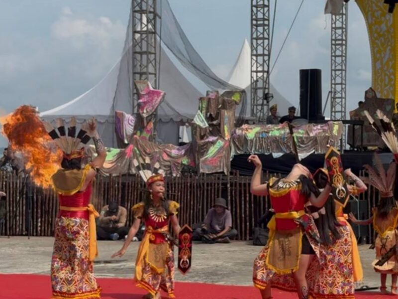 Pemkab Kotabaru Gelar Pawai Budaya dan Atraksi Seni Budaya Rangkaian FBS 2025