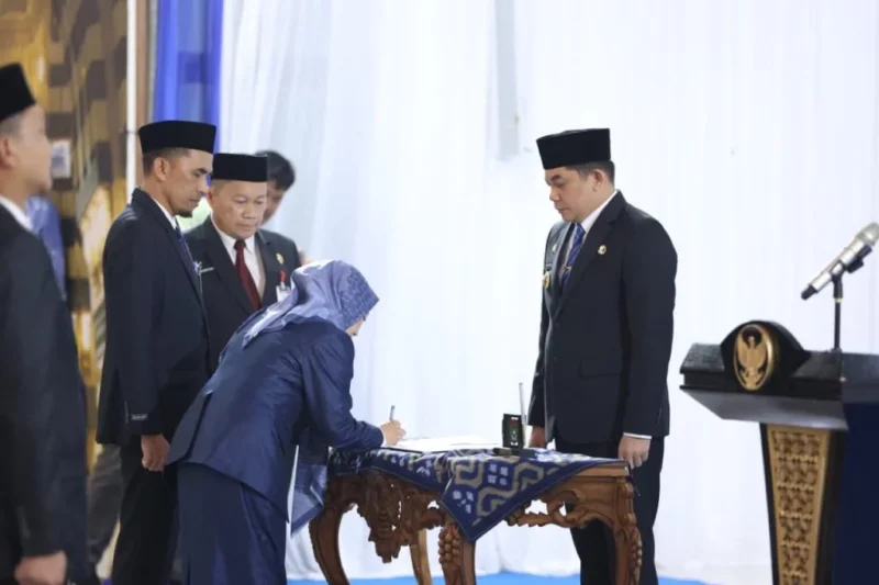 Pemkab Tanah Bumbu Miliki Sekda Baru, Yulian Herawati Resmi Dilantik Bupati