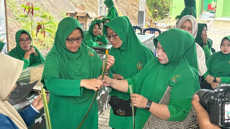 Kodim 1004 Kotabaru Gelar Pelatihan Anyaman Pandan Laut, Dorong Kreatifitas Anggota Persit Kartika Chandra Kirana