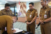 Menuju Pemerintahan Bersih, Pemkab Kotabaru Teken Komitmen Tuntaskan Rekomendasi BPK